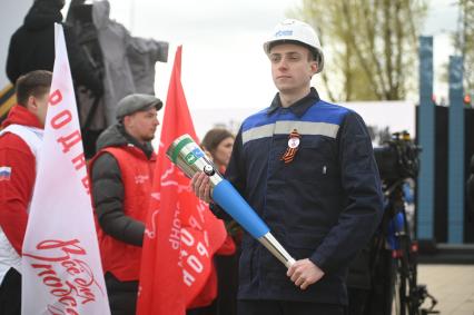 Зажжение вечного огня в рамках акции Храним огонь Победы\" в Петербурге