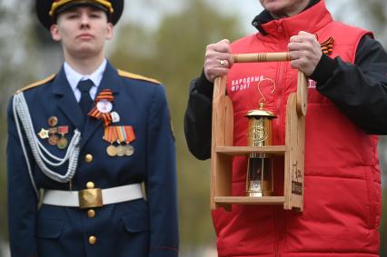 Зажжение вечного огня в рамках акции Храним огонь Победы\" в Петербурге