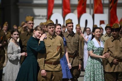 Акция Вальс Победы\" на ВДНХ