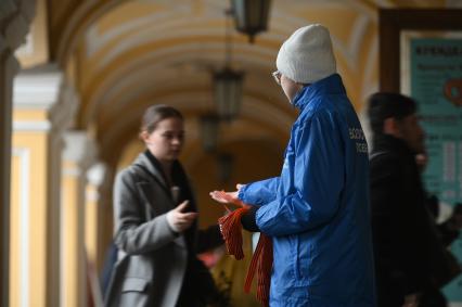 Раздача Георгиевских лент в Санкт-Петербурге