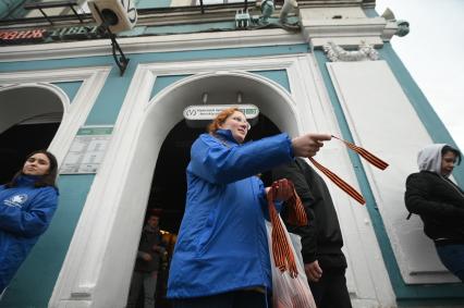 Раздача Георгиевских лент в Санкт-Петербурге