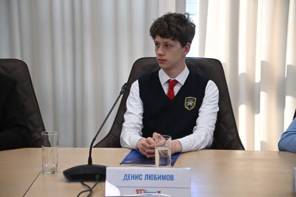 Денис Любимов