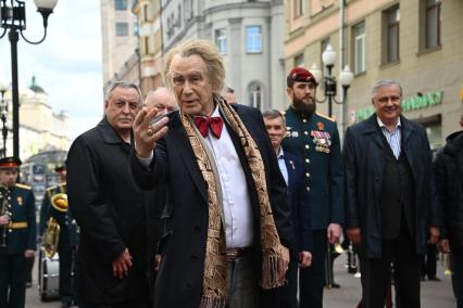 Выставка Александра Шилова Они сражались за Родину\" на Арбате