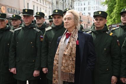 Выставка Александра Шилова Они сражались за Родину\" на Арбате