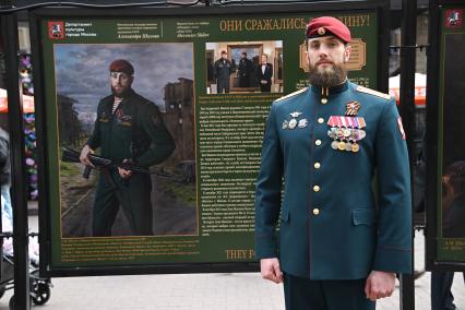 Выставка Александра Шилова Они сражались за Родину\" на Арбате