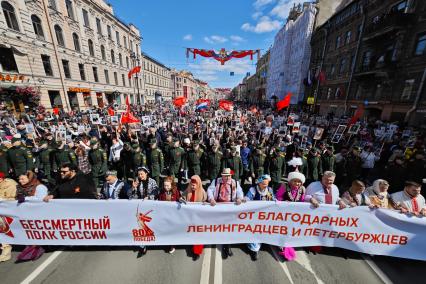 Акция Бессмертный полк\" в Санкт-Петербурге