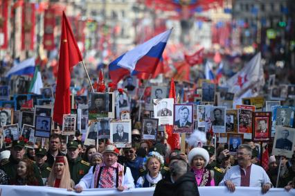 Акция Бессмертный полк\" в Санкт-Петербурге