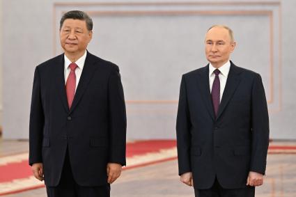 Президент РФ Владимир Путин и председатель КНР Си Цзиньпин во время встречи в Кремле