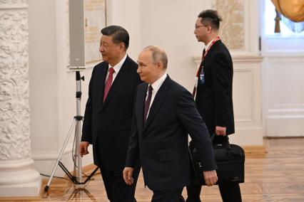 Президент РФ Владимир Путин и председатель КНР Си Цзиньпин во время встречи в Кремле
