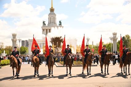 Конный церемониал всадников Кремлевской школы верховой езды на ВДНХ