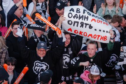 Фанаты ХК Трактор\" в фанзоне в ПКиО имени Гагарина