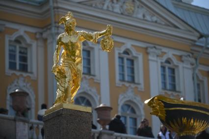 Весенний праздник фонтанов в Петергофе