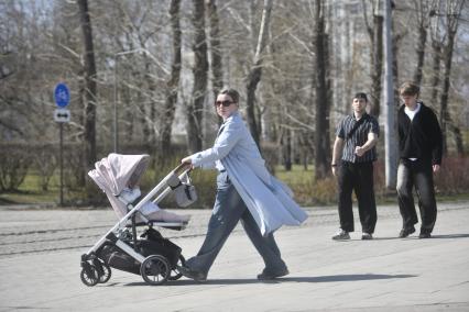 Жаркая апрельская погода в Екатеринбурге