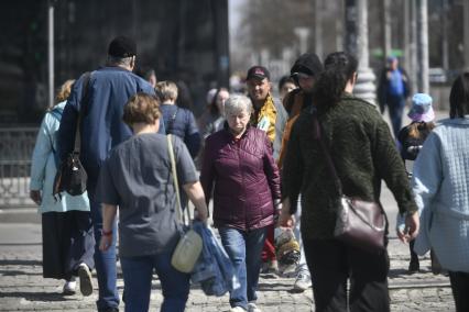 Жаркая апрельская погода в Екатеринбурге