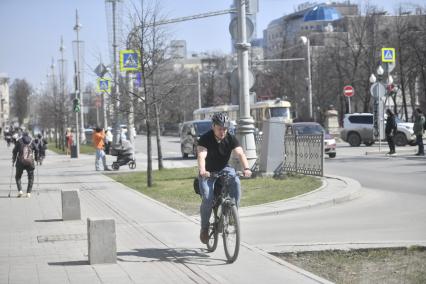 Жаркая апрельская погода в Екатеринбурге