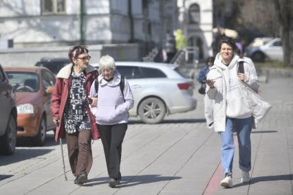 Жаркая апрельская погода в Екатеринбурге