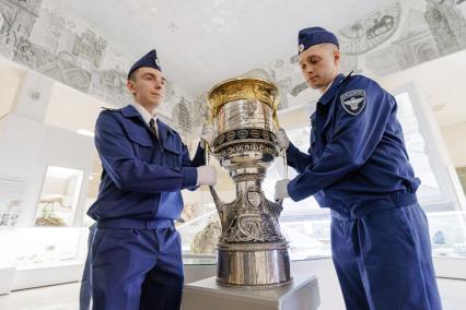 В Челябинск привезли Кубок Гагарина