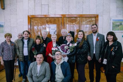 Народные артисты дают концерты на Донбассе в честь 80-летия Победы