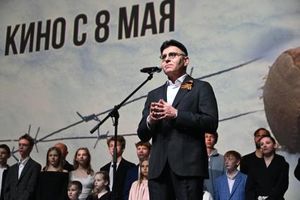 Александр Жаров