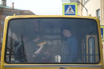 Выставка автомобильной ретротехники во время транспортного фестиваля ТранспортФест в Петербурге