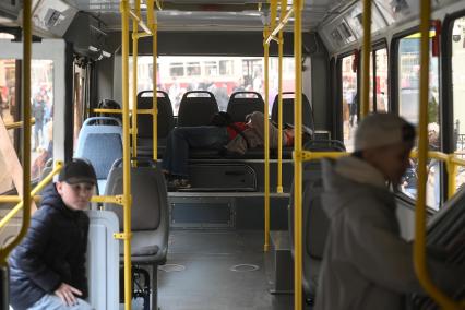 Выставка автомобильной ретротехники во время транспортного фестиваля ТранспортФест в Петербурге