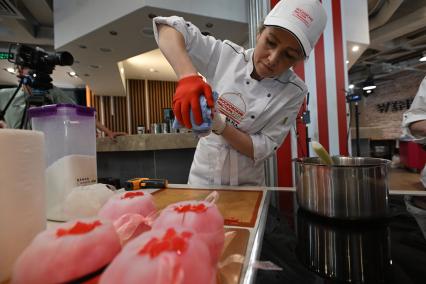 Городской конкурс на лучшего кондитера Московские мастера\"