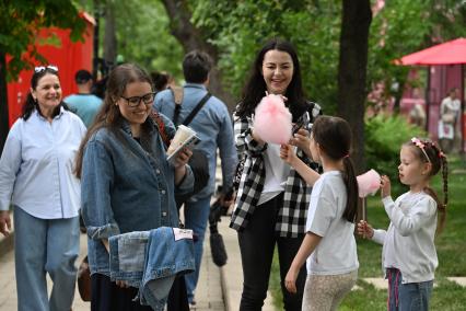 Летний клуб на Тверском бульваре в рамках проекта Лето в Москве\"