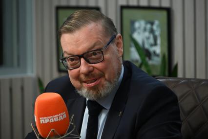 Антон Максимов