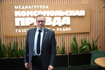 Антон Максимов