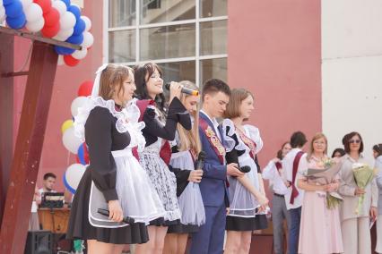 Последний звонок в школе в Красноярске