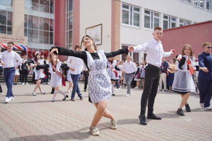 Последний звонок в школе в Красноярске