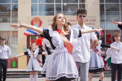 Последний звонок в школе в Красноярске