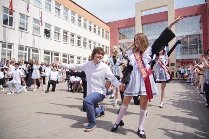 Последний звонок в школе в Красноярске