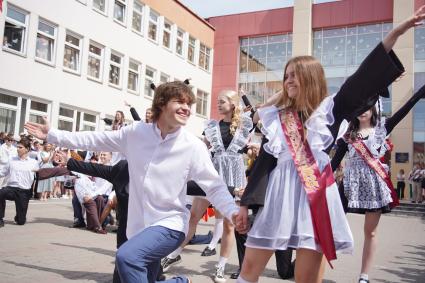 Последний звонок в школе в Красноярске
