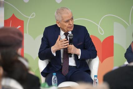 Геннадий Онищенко