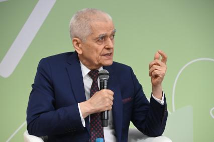 Геннадий Онищенко