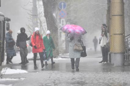 Апрельский снегопад в Екатеринбурге