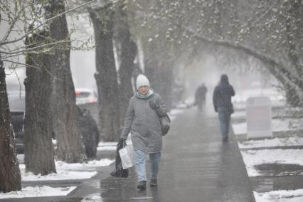 Апрельский снегопад в Екатеринбурге