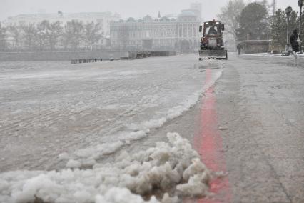 Апрельский снегопад в Екатеринбурге