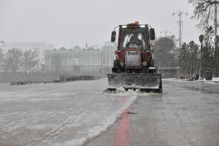 Апрельский снегопад в Екатеринбурге