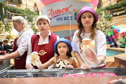 День мороженого в ГУМе \"Артек на все 100!\"