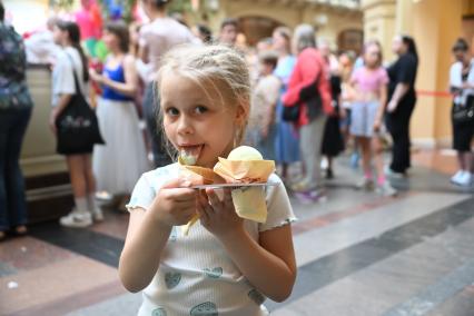 День мороженого в ГУМе \"Артек на все 100!\"
