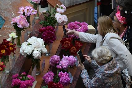Цветочный фестиваль Пионы России\" в ГУМе