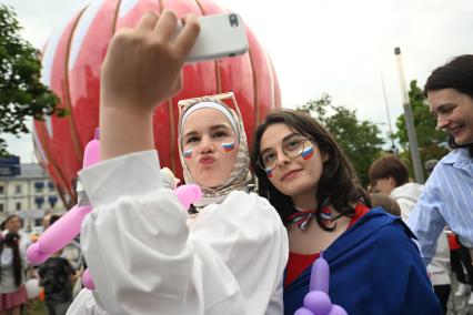 Праздничные мероприятия в честь Дня России на Цветном бульваре