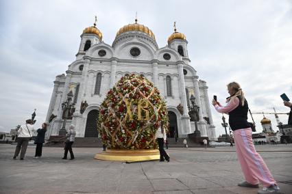 Пасхальное яйцо у Храма Христа Спасителя