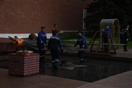 Профилактика Вечного огня в Александровском саду