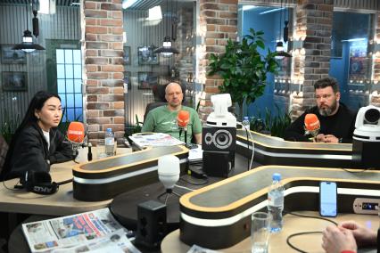 Участники кинопроекта Айза 17\" на радиостанции \"Комсомольская правда\"