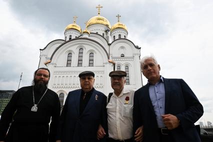Митрополит Псковский и Порховский Матфей, Владимир Ресин, Александр Гамов и Василий Нестеренко