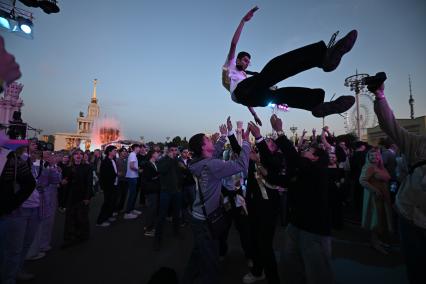 Московский выпускной - 2025. Код поколения\" на ВДНХ