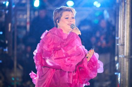 Певица Ева Польна во время концерта в Перми